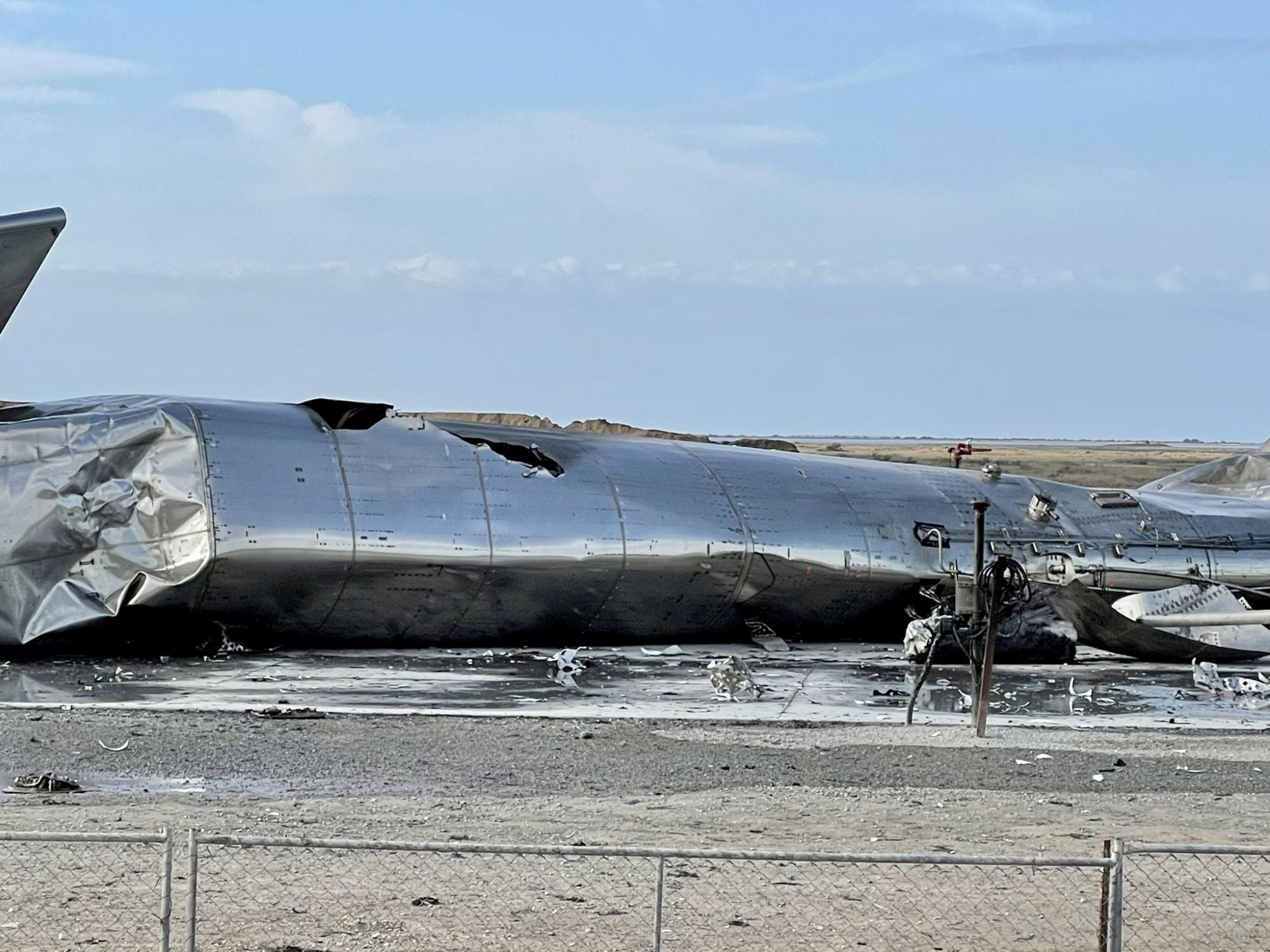 У мережі показали уламки космічного корабля Маска що вибухнув