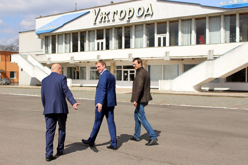 Авіасполучення з Закарпаттям відновлять цього року, - Омелян