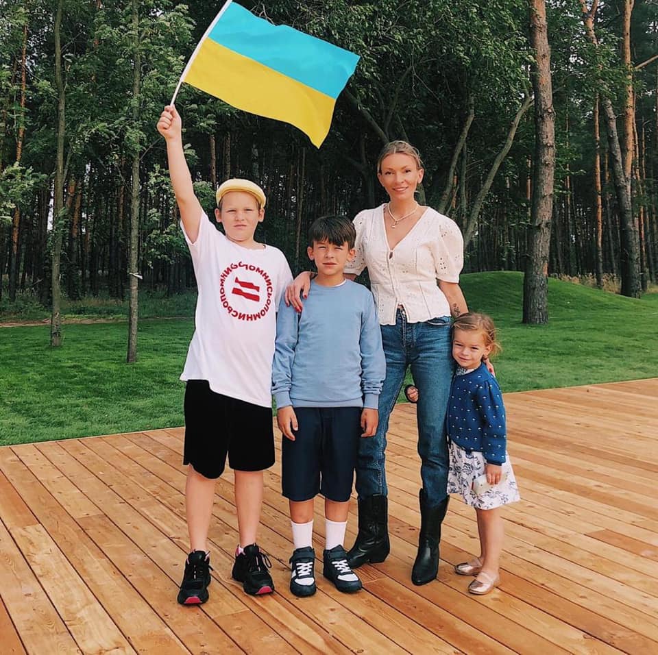 Ребенка известной журналистки незаконно удерживают под Киевом (видео)