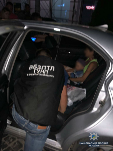В Мукачево поліція затримала жінку, яка намагалась продати власну дитину