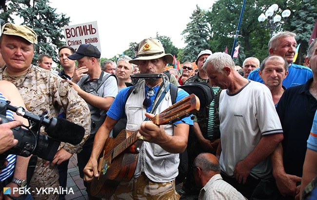 В Верховную раду около часа не пускают журналистов