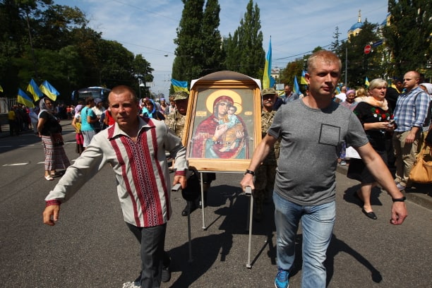 У Києві проходить Хресна хода на підтримку єдиної церкви