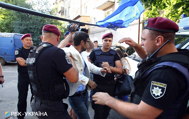 Біля Лук'янівського СІЗО сталася штовханина за участю спікера заступника голови Мін'юсту