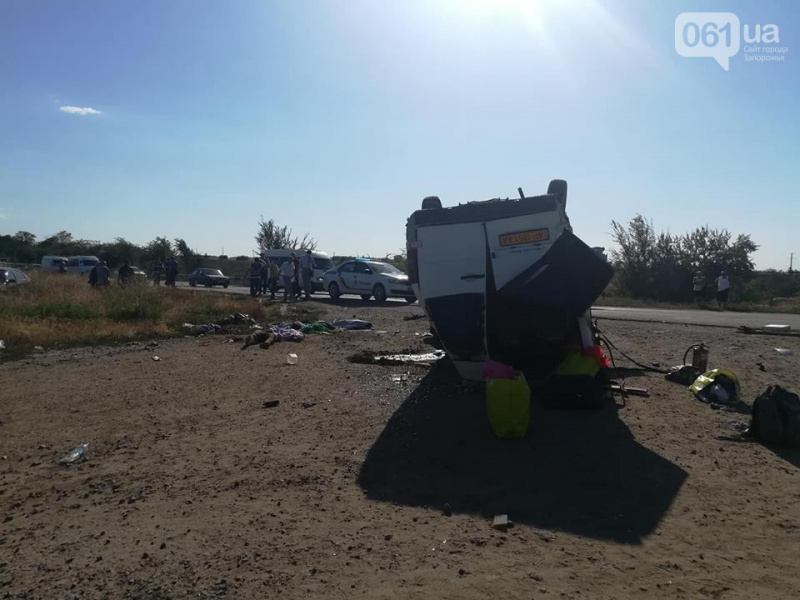 В Запорожской области маршрутка столкнулась с грузовиком, 6 погибших