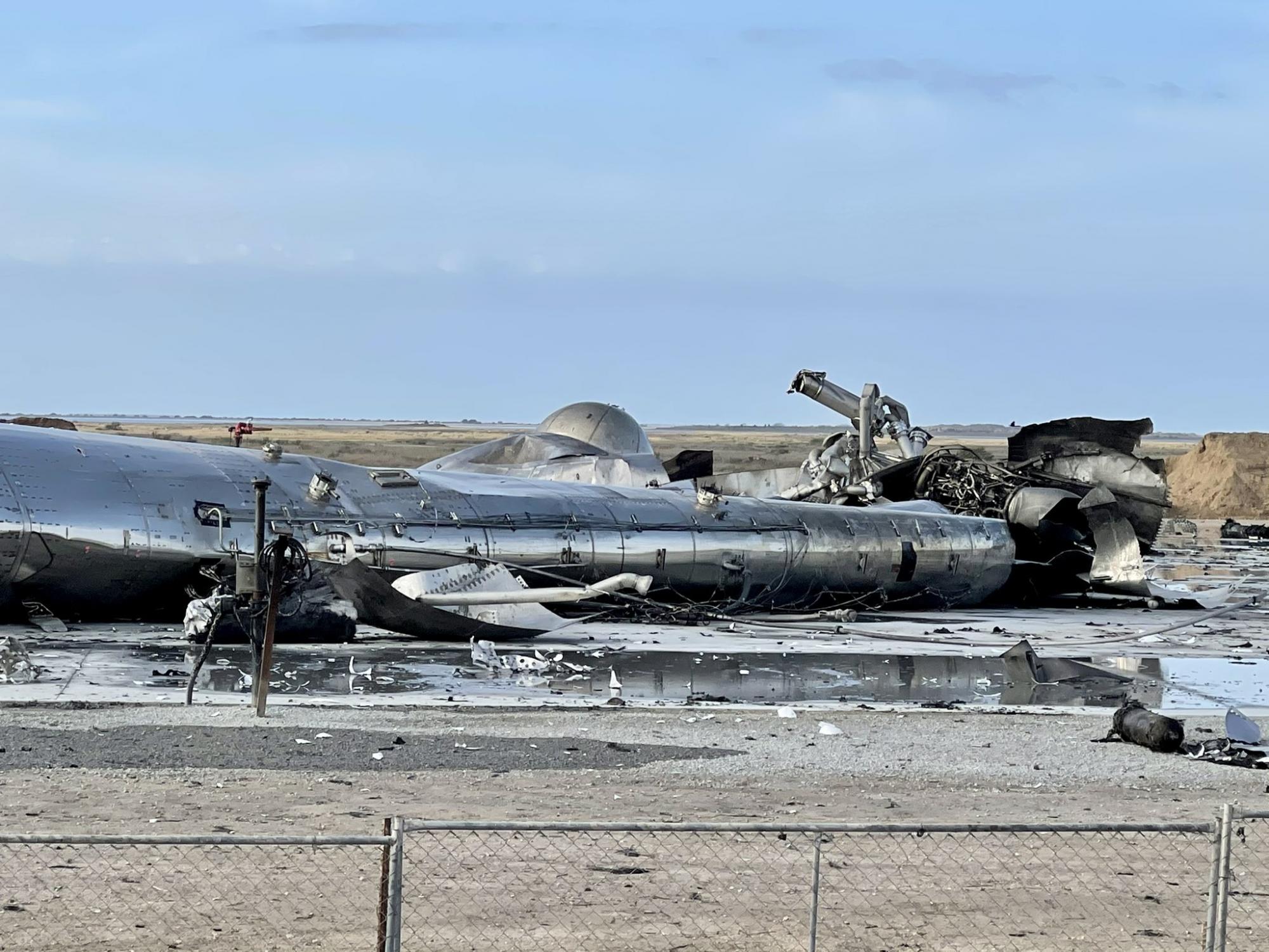 У мережі показали уламки космічного корабля Маска що вибухнув
