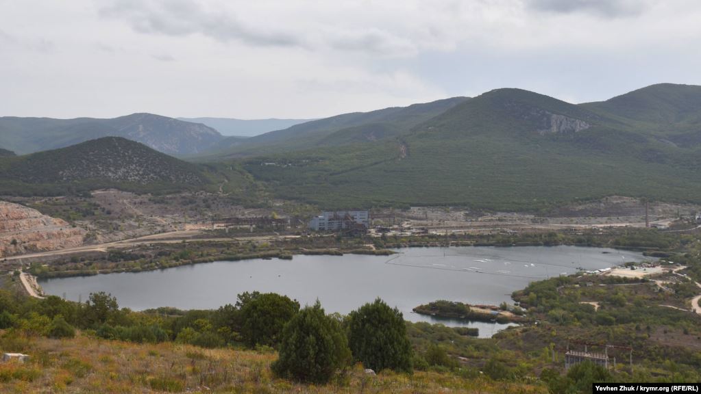 Воду для Криму хочуть качати з озера для зберігання відходів (фото)