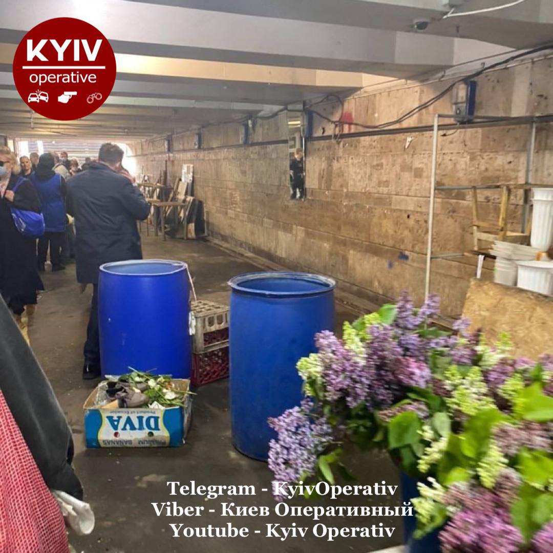 На "Льва Толстого" разогнали торговцев цветами: таким чистым этот переход вы не видели!