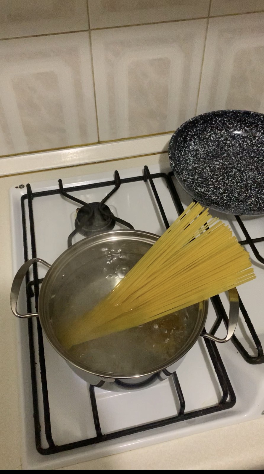 Шеф-повар рассказал, как легко приготовить ресторанную пасту "Карбонара" дома