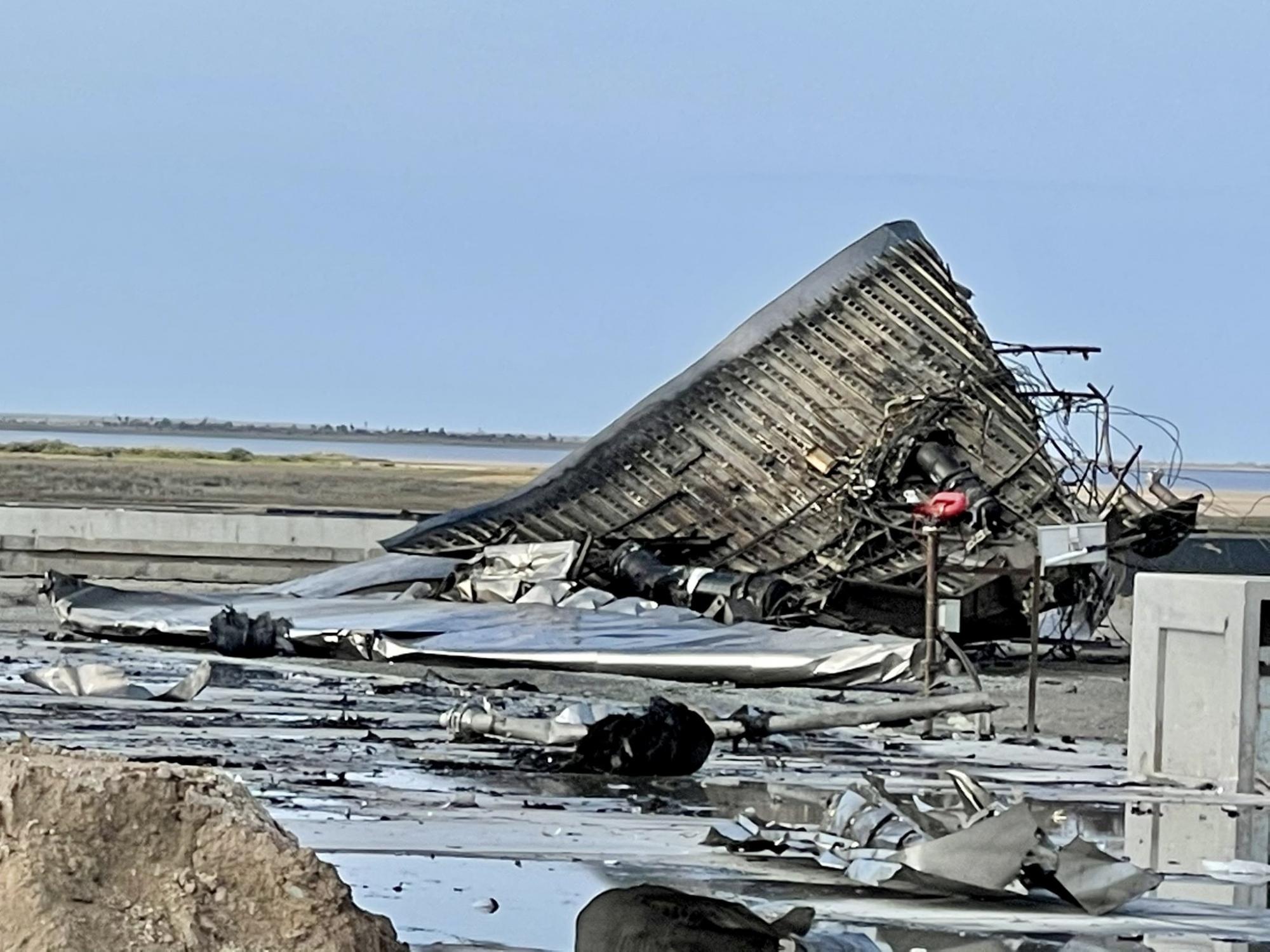У мережі показали уламки космічного корабля Маска що вибухнув