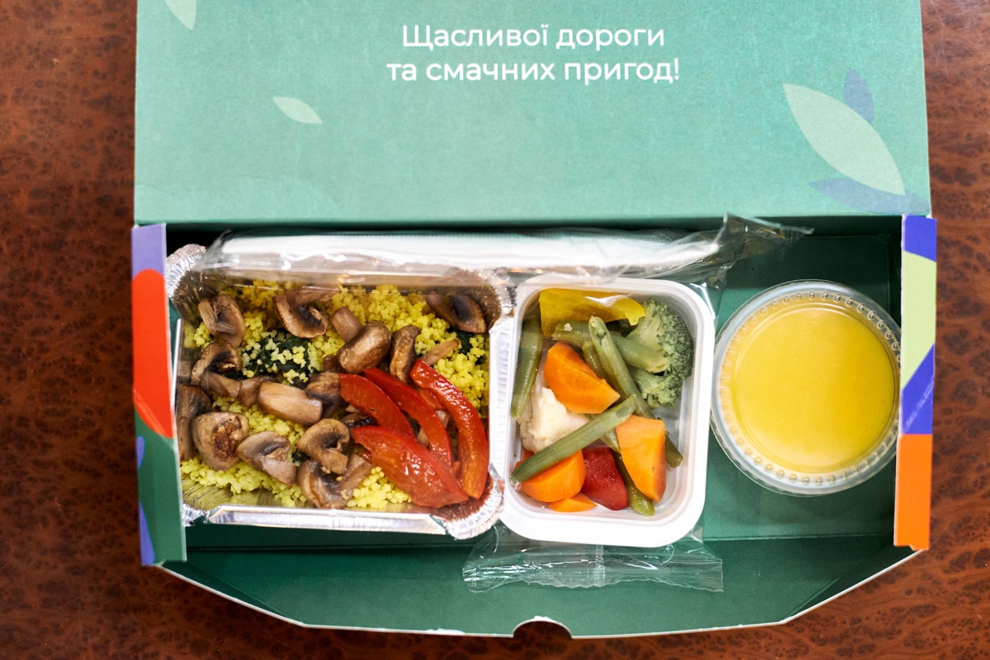 Укрзалізниця готує нововведення в меню для дітей і дорослих: які страви (фото)