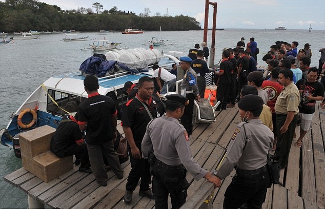 Вибух на паромі на Балі: є загиблі