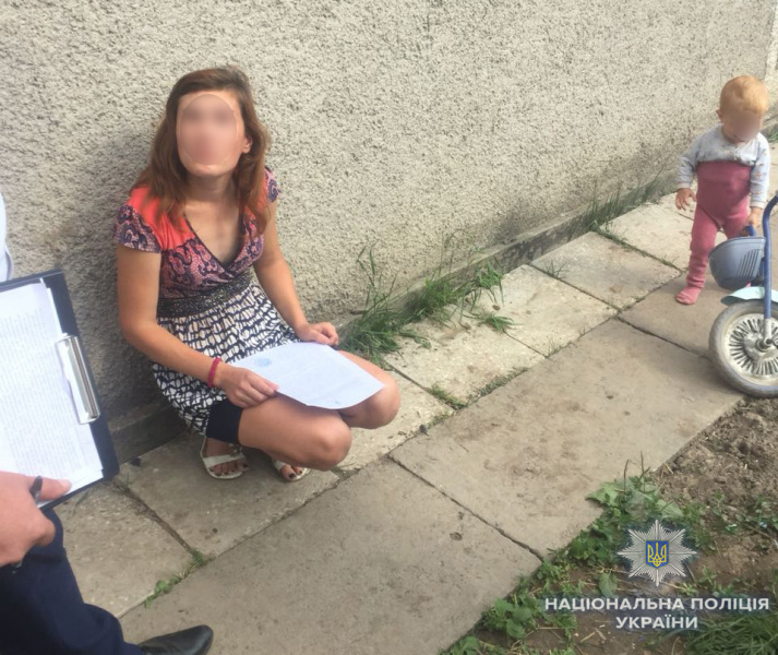 У Хмельницькому поліція затримала жінку за продаж власних дітей