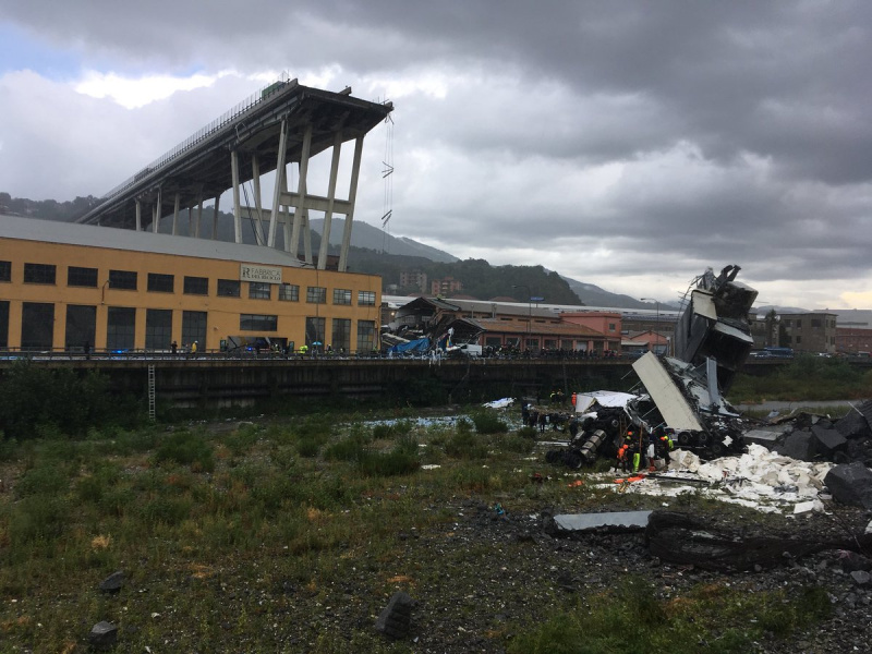 В Италии обрушился мост: погибли по меньшей мере 20 человек