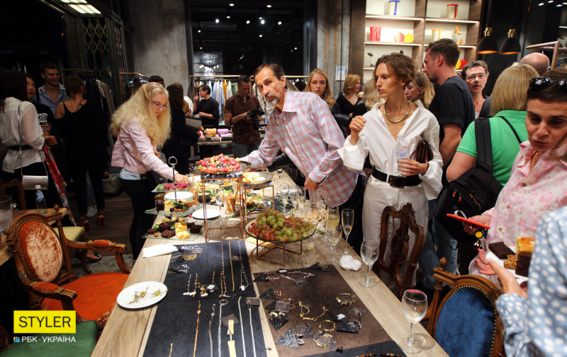 Огни большого города: в Киеве стартовала Ukrainian Fashion Week SS19