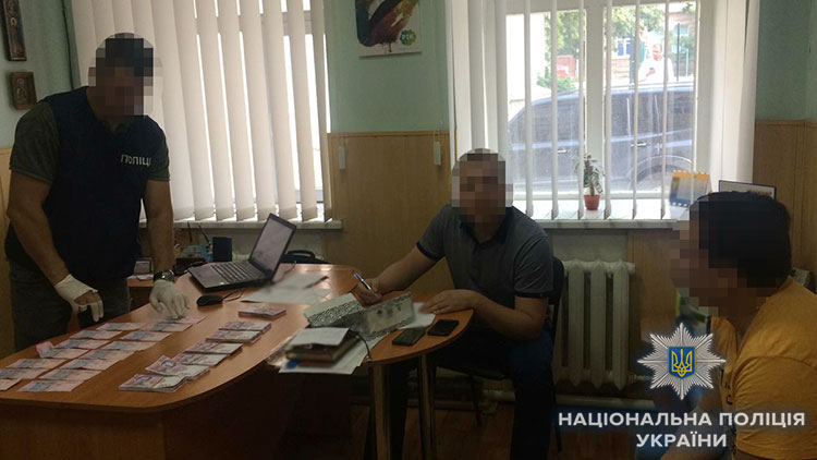 У Кропивницькому затримали на хабарі депутата