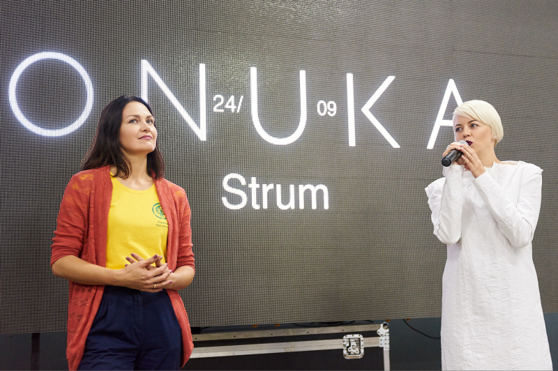 "Сміттєзвалище і пластикові пакети": ONUKA та Алан Бадоєв презентували новий яскравий кліп