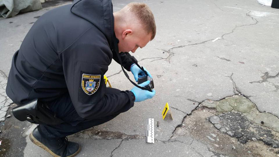 У Миколаєві банда зловмисників здійснила збройний напад на ювелірний магазин