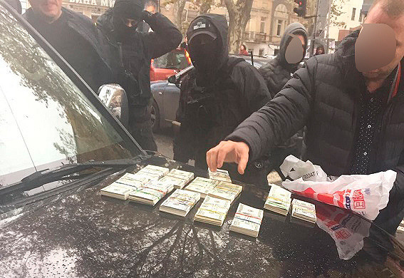 В Затоке депутаты и полицейский организовали "схему" завладения землями