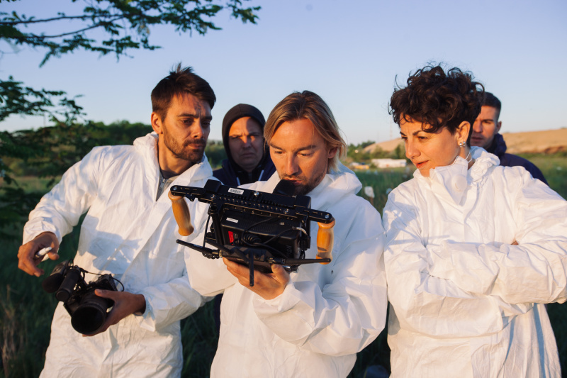 "Сміттєзвалище і пластикові пакети": ONUKA та Алан Бадоєв презентували новий яскравий кліп