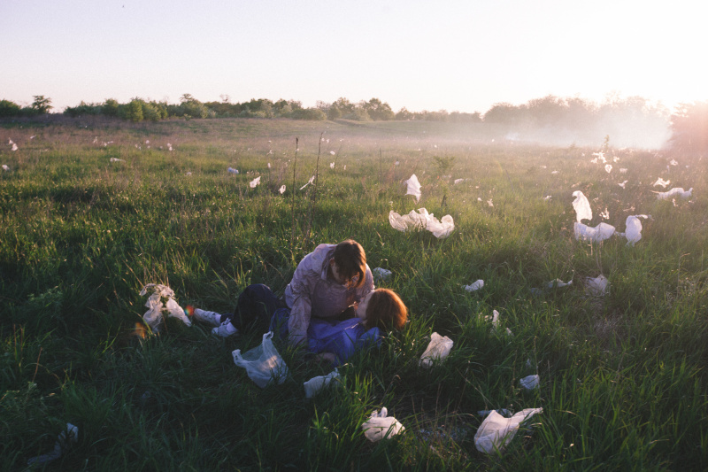 "Сміттєзвалище і пластикові пакети": ONUKA та Алан Бадоєв презентували новий яскравий кліп