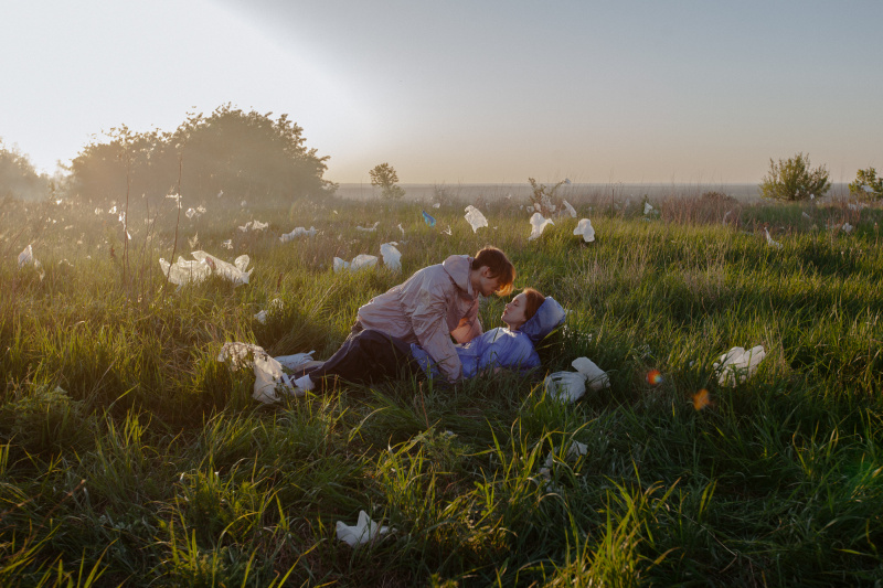 "Сміттєзвалище і пластикові пакети": ONUKA та Алан Бадоєв презентували новий яскравий кліп