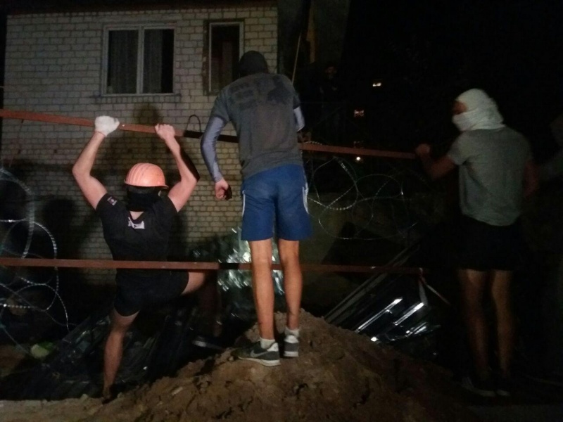 Конфликт на Святошино: "Азов" заявляет о 30 пострадавших