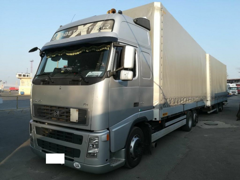 Прикордонники затримали двох іноземців і вантажівку, розшукуваних Інтерполом