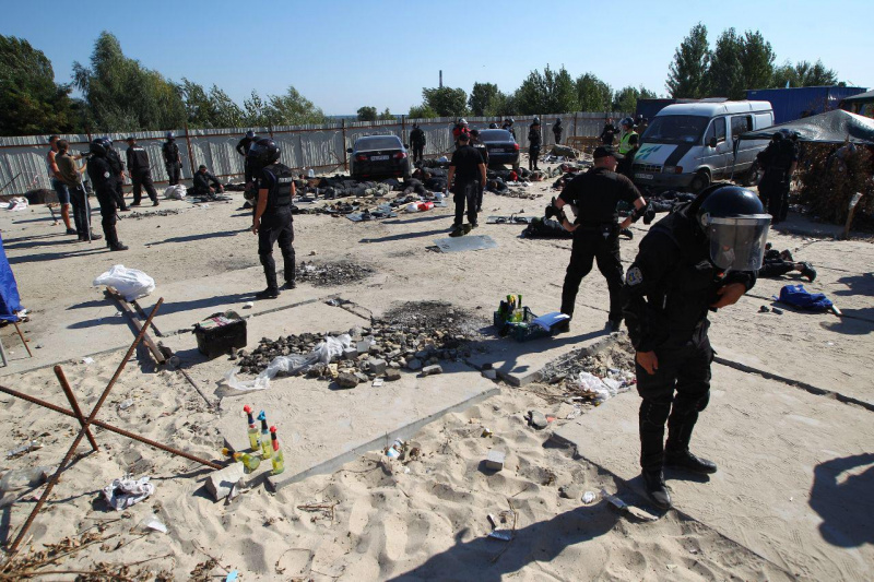 На місці скандальної забудови на Осокорках знову сталися сутички