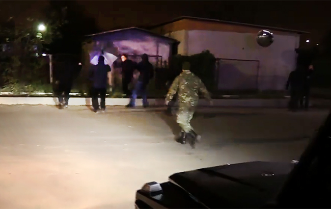 Прокуратура передала до суду справу охоронця, який перешкоджав журналістам "Схем"