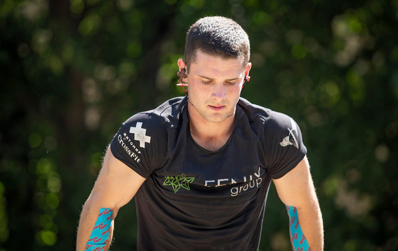 Курсант из Житомира 4,5 часа крутился на перекладине и стал рекордсменом