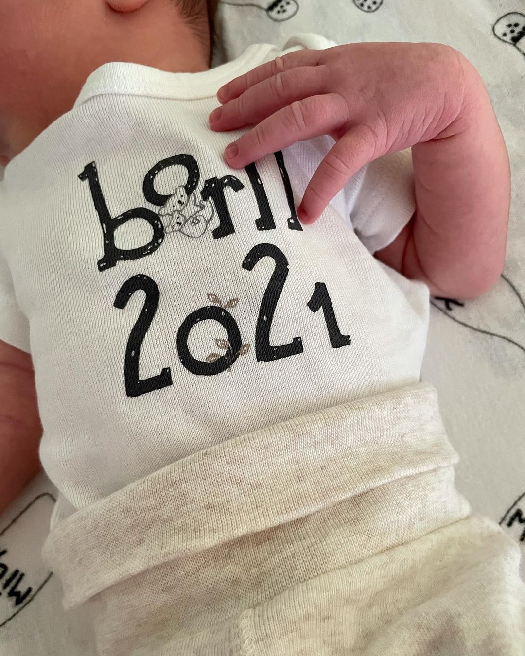 Жена Виктора Павлика тайно выписалась из роддома и показала первые кадры с сыном дома