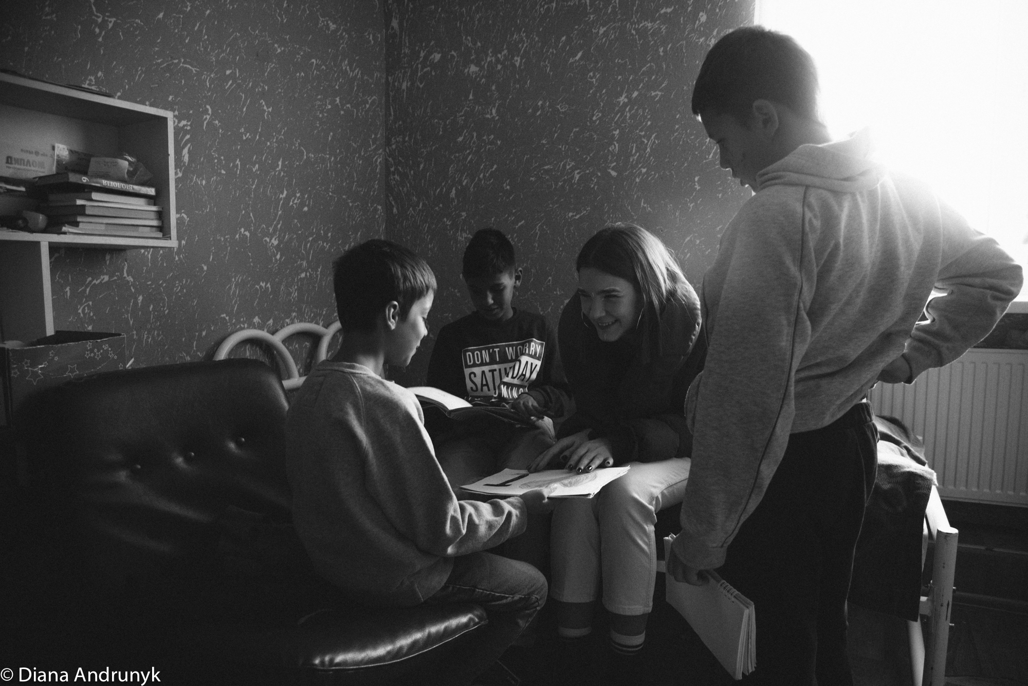 Певица SHY презентовала видео на новую песню "Повернись" к международному дню молитвы за детей сирот