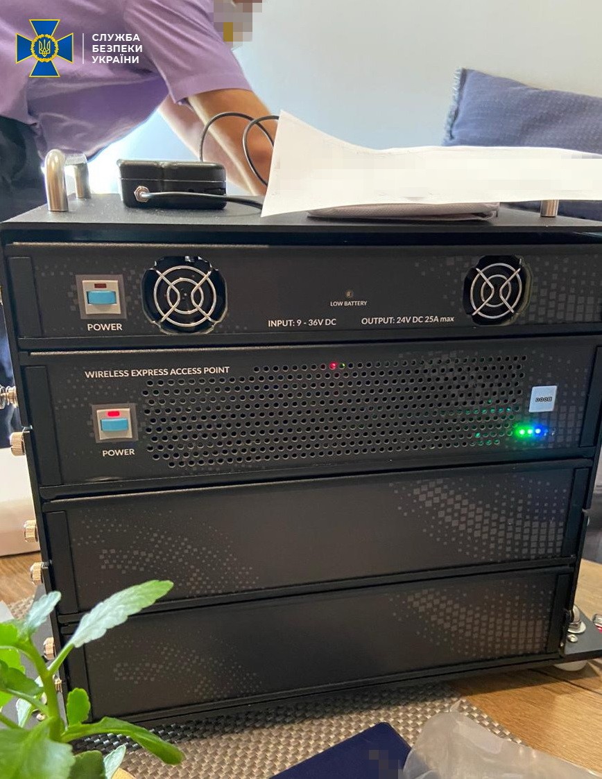 У Києві змайстрували потужний комплекс по прослуховуванню мобільників: чи варто нам хвилюватися?