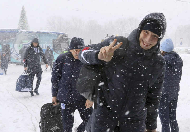 Снегопад помешал "Черноморцу" вовремя отправиться на сбор