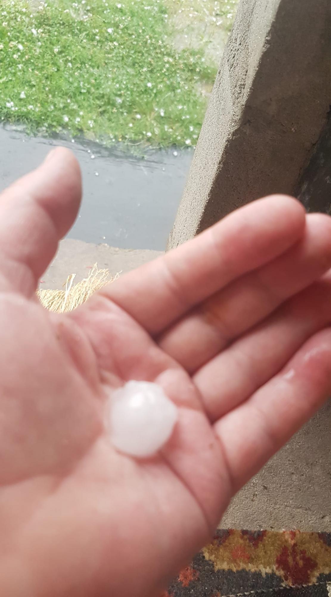 Под Тернополем выпал гигантский град размером с пельмени: "на очереди американские смерчи?"