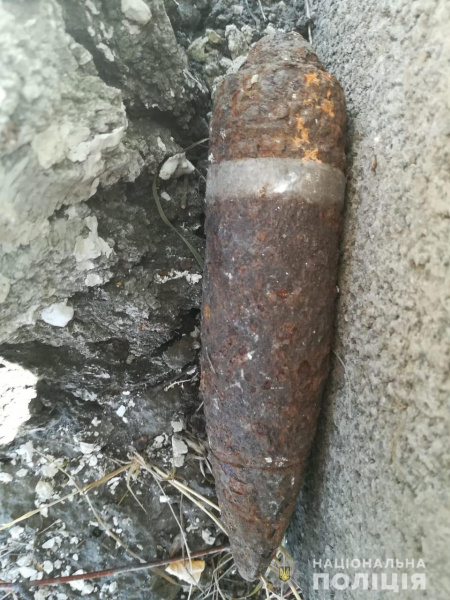 У Харкові на території школи виявили снаряд часів Другої світової війни