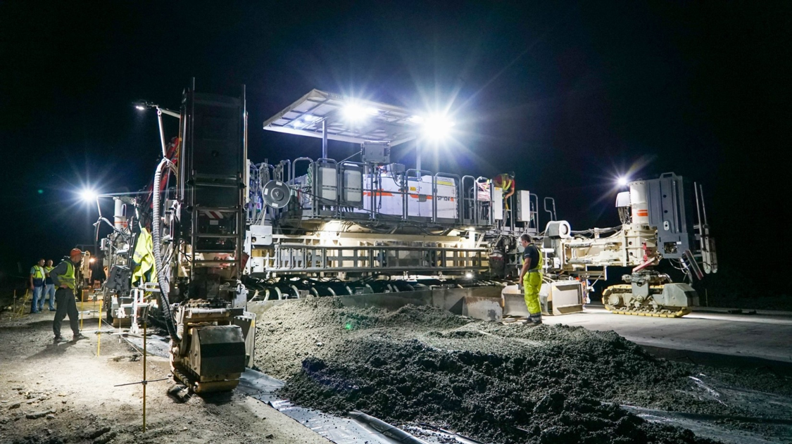 В рамках "Большой стройки" ремонтируют трассу Кропивницкий - Николаев, работы идут круглосуточно