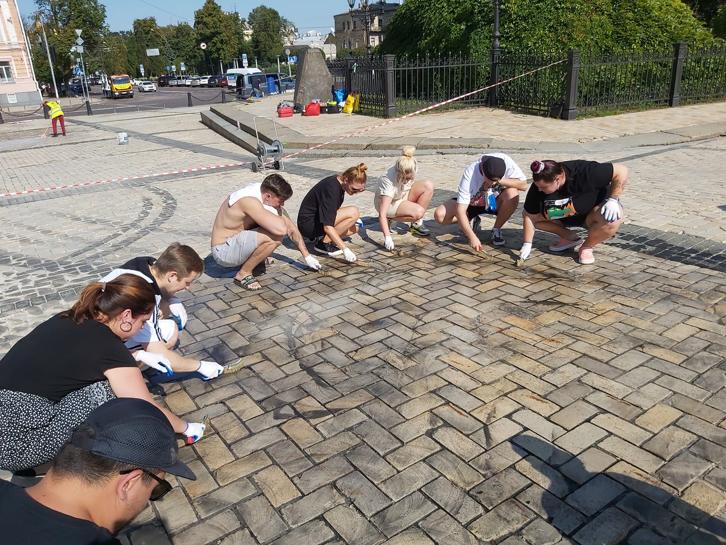 Фото дня: Alyona Alyona драїть Софійську площу