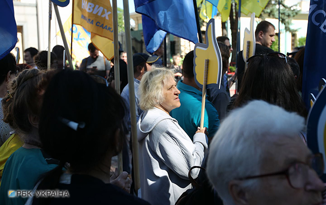 Під Радою проходить акція проти виборів за закритими списками
