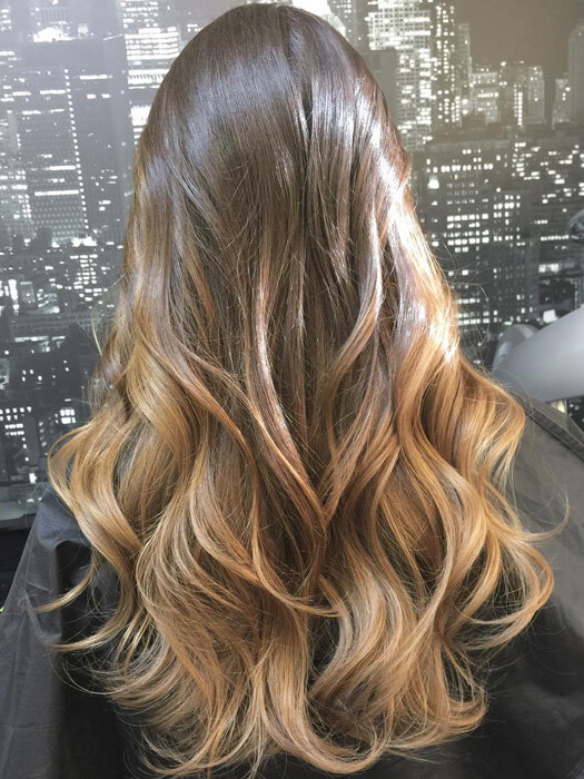 Будь чарівною! Стилісти назвали наймодніші способи фарбування осені 2020