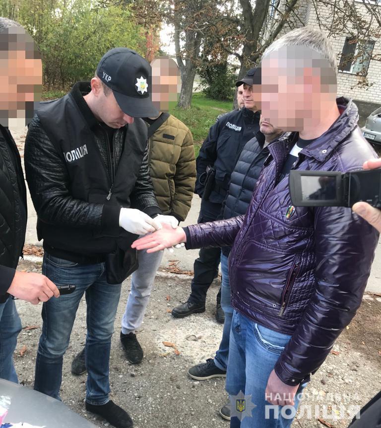 У Дніпрі чоловік кілька років вимагав величезні гроші за вигаданий борг