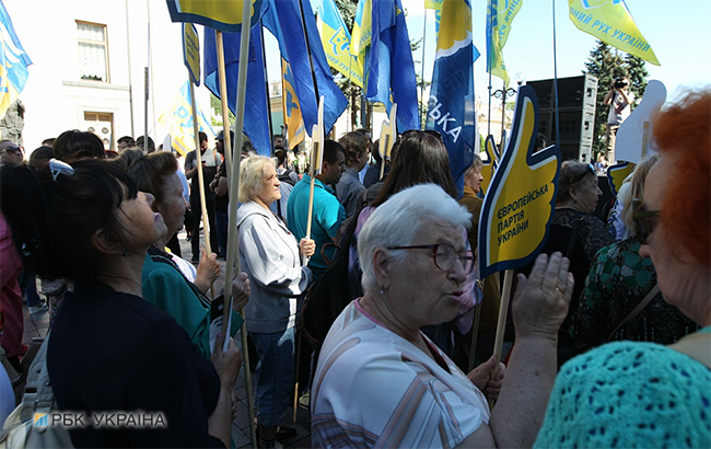 Під Радою проходить акція проти виборів за закритими списками