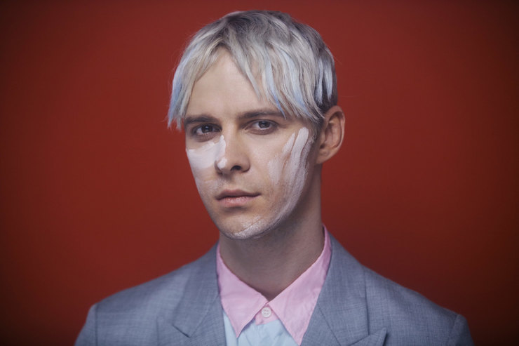 Макс Барських приміряв незвичайний образ і розповів про дружбу в шоубізі