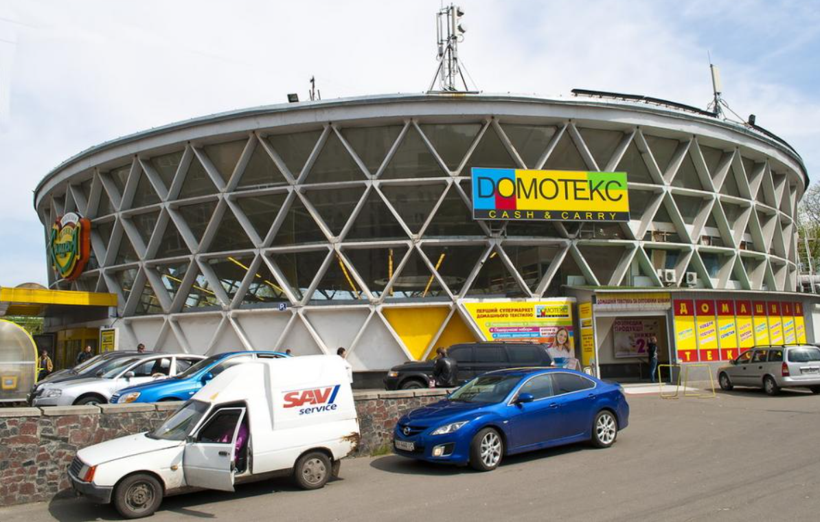 В Києві заради нової висотки знесуть культовий ринок-"шайбу": ось таким його запам'ятають