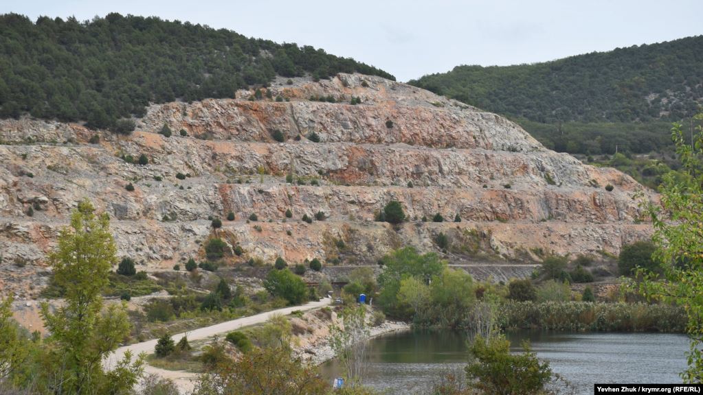 Воду для Криму хочуть качати з озера для зберігання відходів (фото)