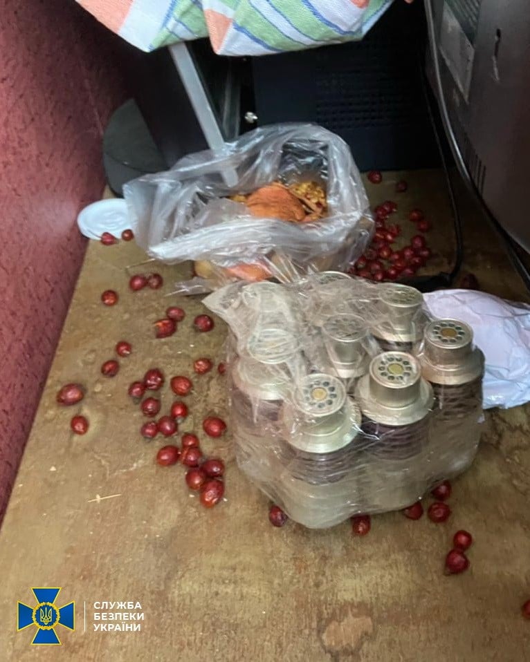 "Відсиджувались" в Україні: СБУ затримала бойовиків ІДІЛ із вибухівкою та боєприпасами