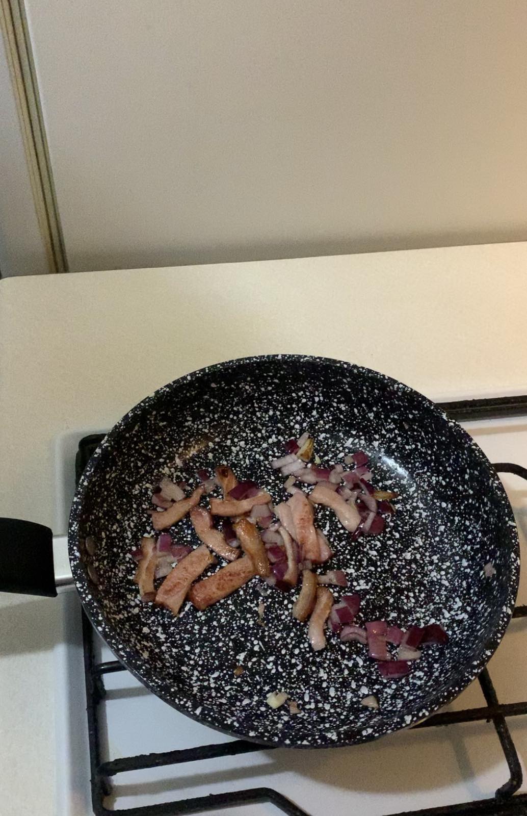 Шеф-повар рассказал, как легко приготовить ресторанную пасту "Карбонара" дома