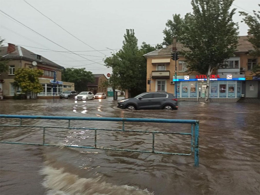 Відомий український курорт пішов під воду: двоє людей загинули