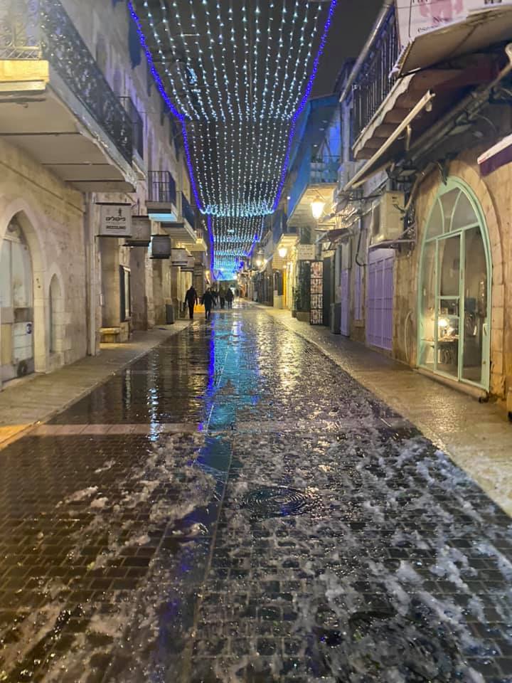 Иерусалим неожиданно занесло снегом: видео и фото