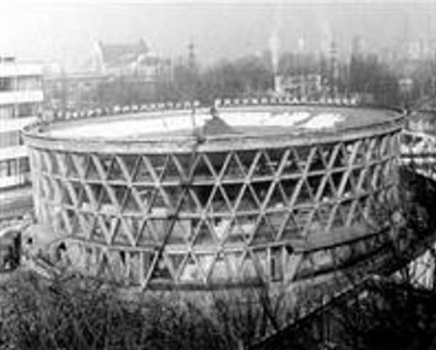 В Києві заради нової висотки знесуть культовий ринок-"шайбу": ось таким його запам'ятають